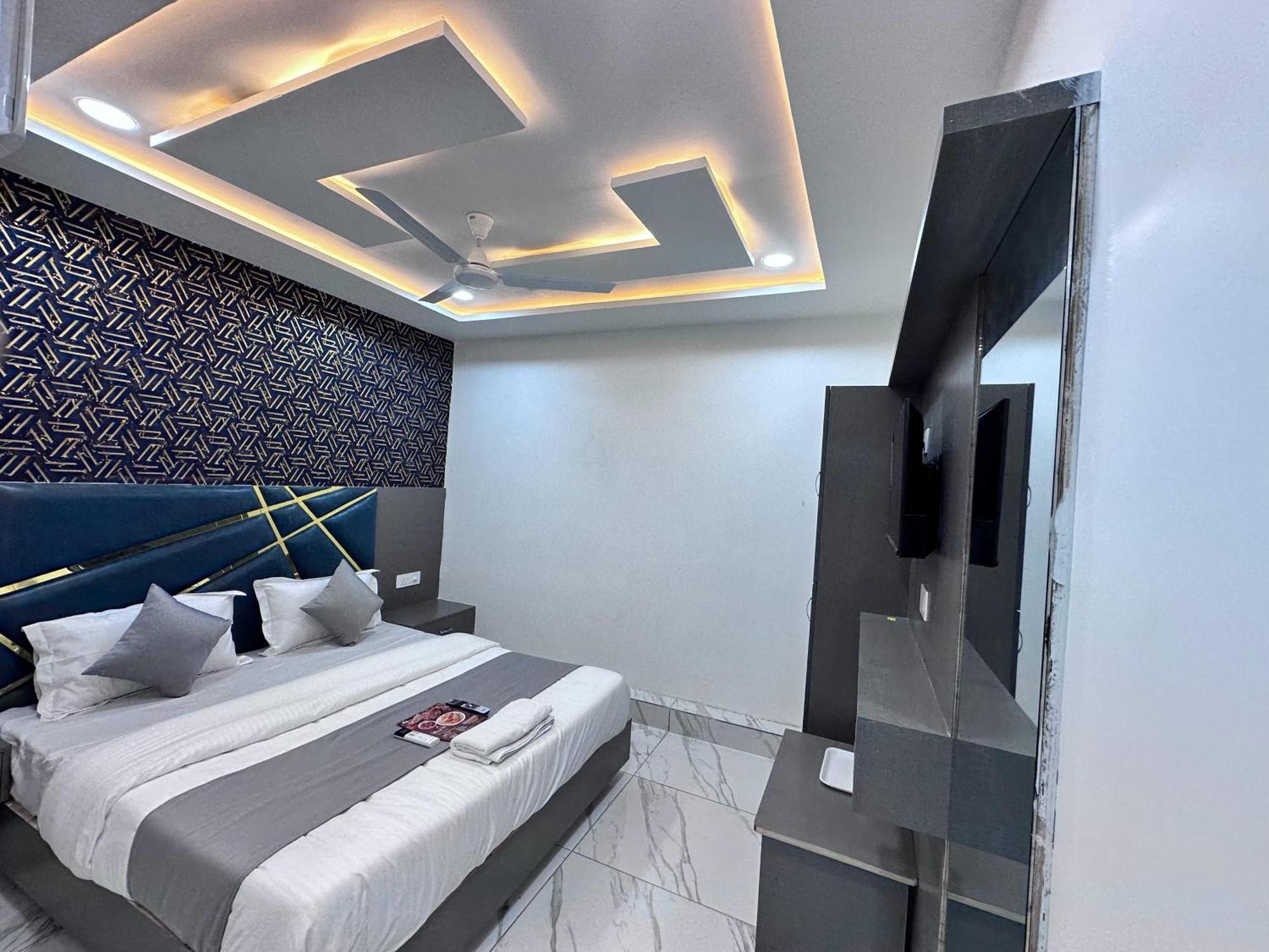 Hotel The Pacific Ahmedabad Airport Exterior foto