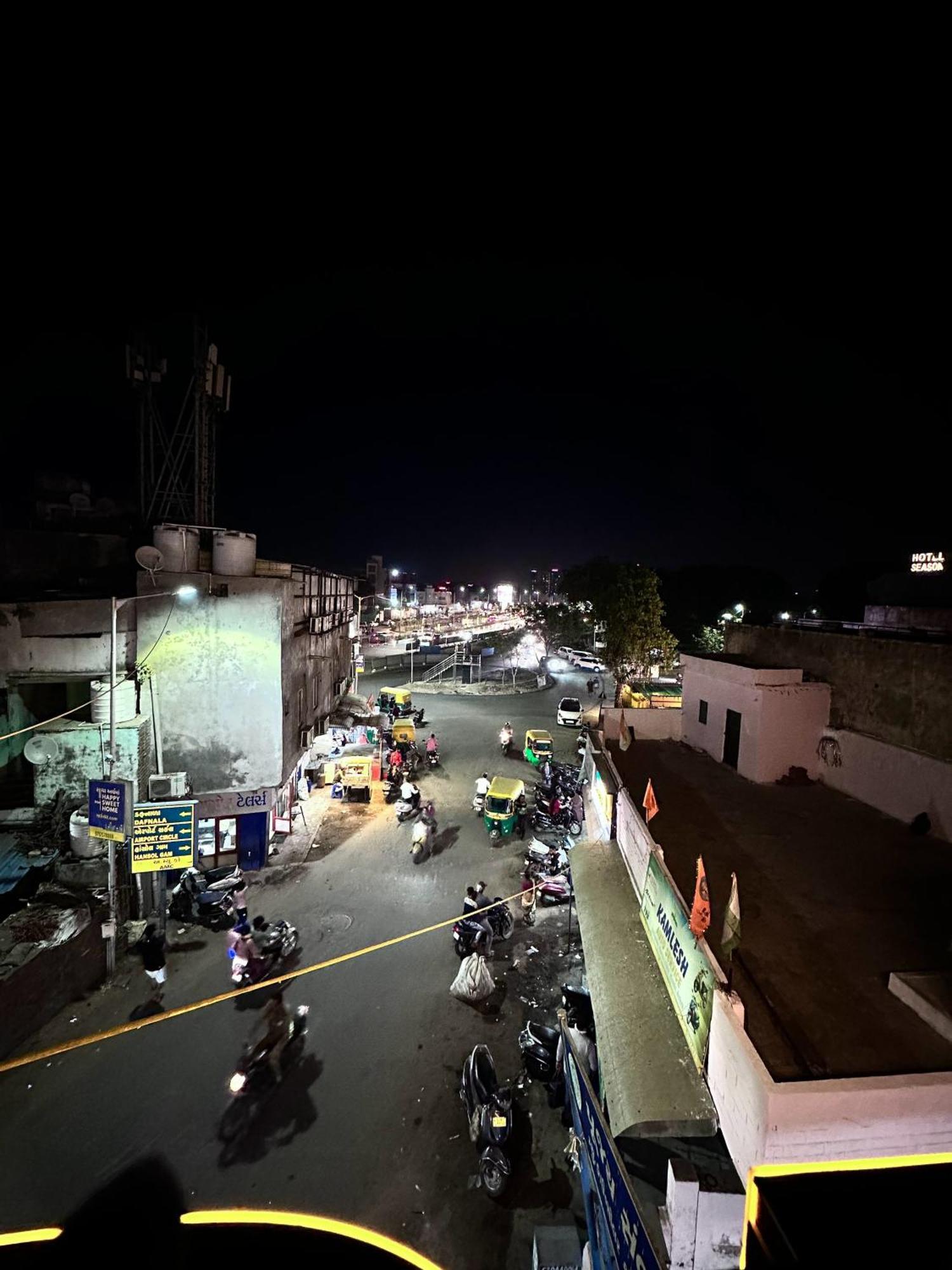 Hotel The Pacific Ahmedabad Airport Exterior foto